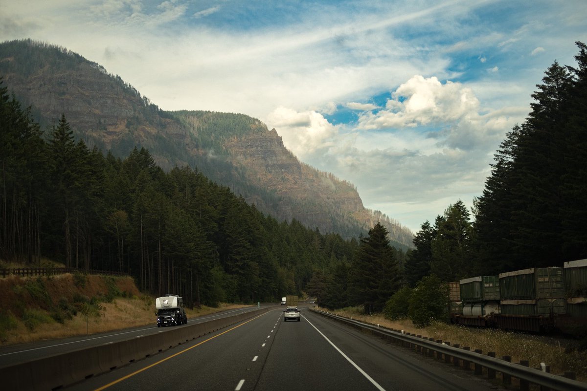 HighwayyChild's tweet photo. More views of the American West through the window of my semi truck. https://t.co/O9f35xCddl