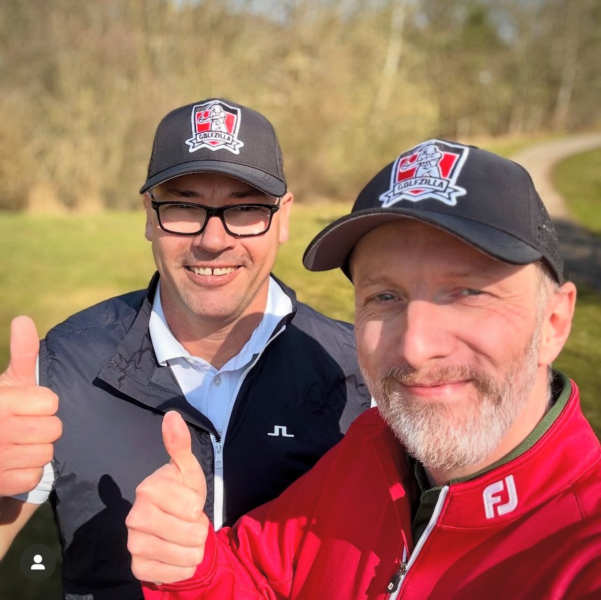 cplanetgolf's tweet photo. Michael, Gewinner der ersten @cplanetgolf 🏆 im #golfclub7berge, war da! @Golf_in_Hude 
Wir haben eine 18-Loch-Runde gedreht – schottisch rau ⛅, aber mit viel Spaß. 😊 
Danke fürs Match, Michael! 💪 
Danach: Bier 🍻, Interview 🎙️ und Currywurst & Pommes 🌭🍟 – perfekt! #Planetgolf @_golfzilla_ #GolfclubSiebenBerge #derplatzhirschgolf