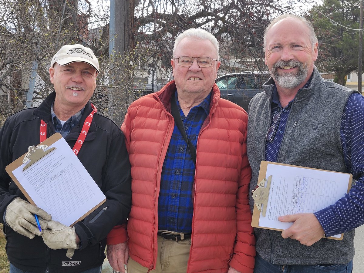 WardStamer's tweet photo. Richard, Doug, Alan, & I spent the morning, in Valleyview, talking to people about the #BCNDP's #Bill7, & getting signatures on a Legislative Petition to #StopBill7
Great to have the opportunity to get out, door to door, & talk with folks in my riding
#bcpoli #Kamloops #KamPoli https://t.co/g4fW4vm9KF