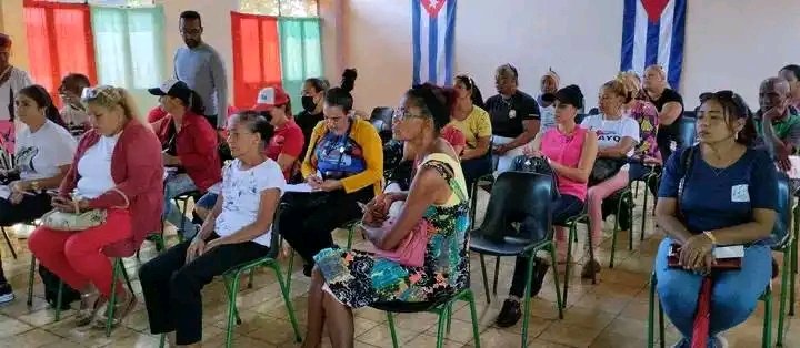 CDR_Moa's tweet photo. Con la presencia de las diferentes autoridades del municipio #Moa con el #pcc se realiza visita a la circunscripción No 17 del municipio como parte de la atención a los barrios priorizados en conjunto de los factores de la comunidad 
#CDR
#FMC https://t.co/DgTPtpliTB