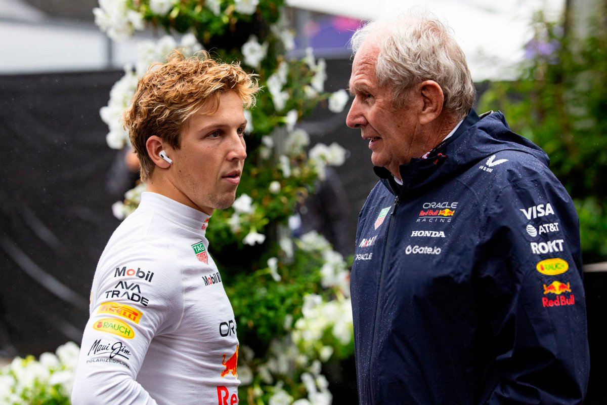 FormulaDirecta's tweet photo. 💥Helmut Marko, ESTAFADO por Lawson: "No es lo que esperábamos"

"Aún tenemos algunos pilotos, entre ellos (la academia júnior de Red Bull)". 

"Gracias a Dios estamos en una buena posición (para elegir piloto)".

[@skysportformel1]

#F1 #ChineseGP 🇨🇳 https://t.co/Kd69Cfebcq