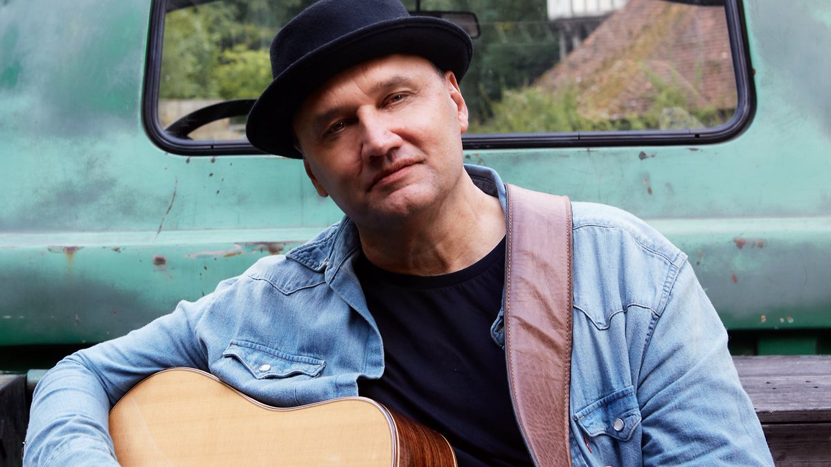 Chris Mackrell (@chrismackrell) on Twitter photo Tomorrow <a href="/_AlexMcEwan/">Alex McEwan</a> joins us for Sunday Lunch! Chatting about his music and upcoming gigs! Tune in to <a href="/blackdiamondfm/">Black Diamond FM</a> from 12pm! Tomorrow <a href="/_AlexMcEwan/">Alex McEwan</a> joins us for Sunday Lunch! Chatting about his music and upcoming gigs! Tune in to <a href="/blackdiamondfm/">Black Diamond FM</a> from 12pm!