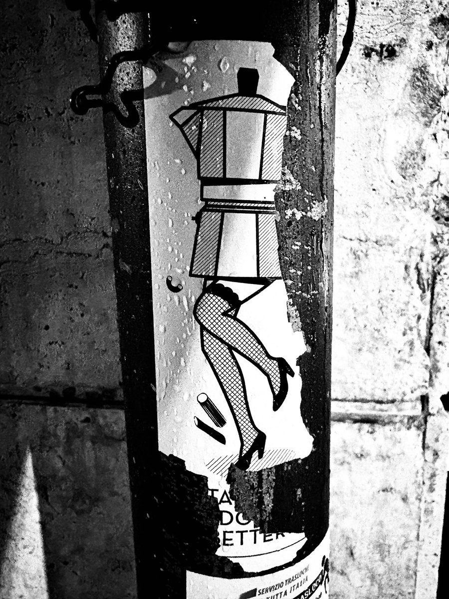 Coffee girl

#doctortaleandmistershot 
#blackandwhitephotography #urban #urbanphotography
#shots #night #nightlife