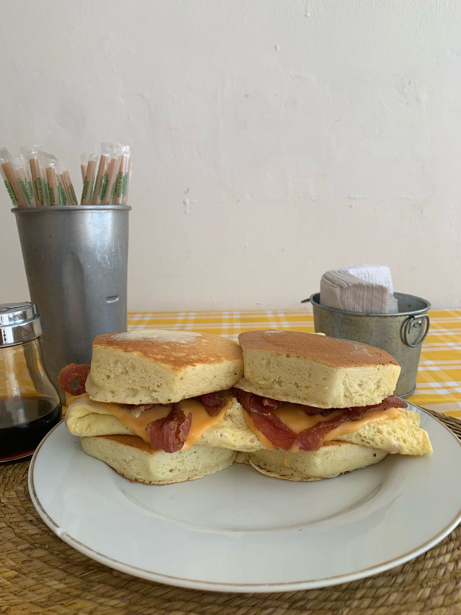 Alguien llegó con hambre a La Obrera. El siamés le dicen, al platillo no al cliente.