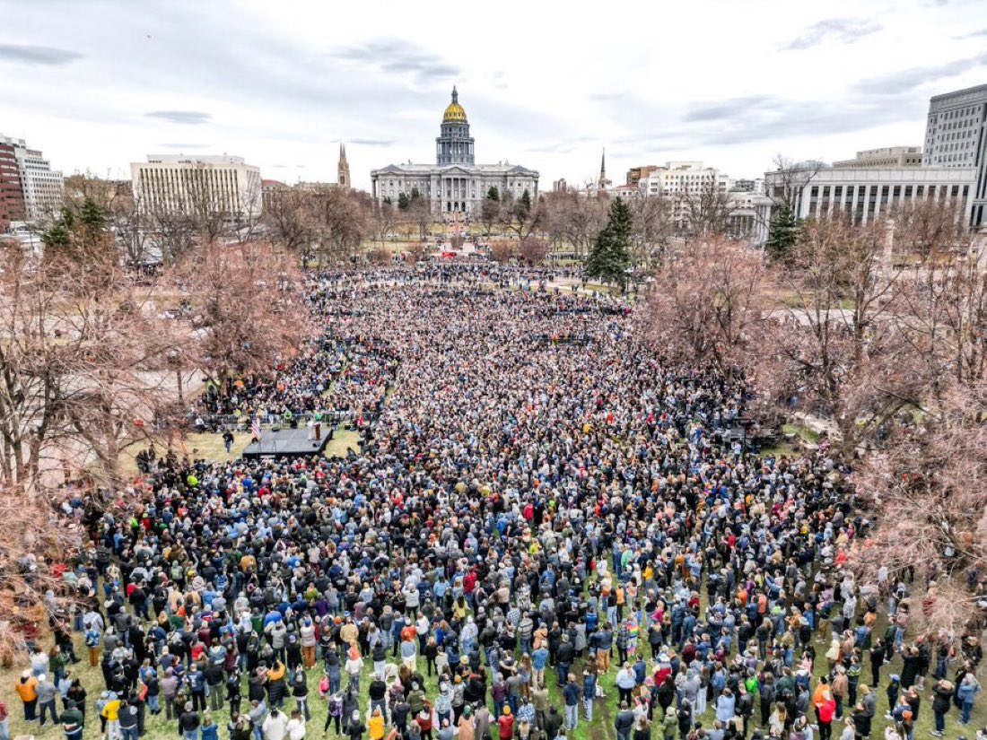 TheMaineWonk's tweet image. Something is happening. Americans are organizing to fight the oligarchy.

Turns out, circumventing the Constitution, crashing the economy, and cutting vital services to fund tax cuts for the wealthy is not very popular. 

This is in Denver.