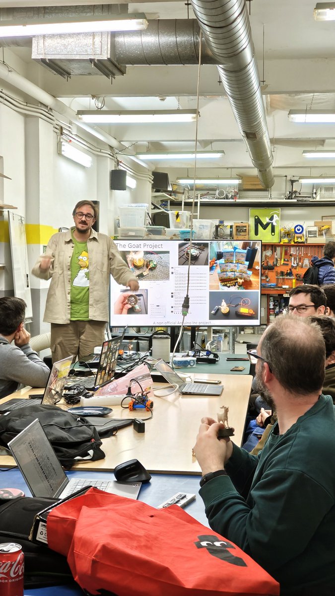 akirasan's tweet image. Visita fugaz!!!. Me hubiera gustado quedarme más tiempo, pero ha sido un placer volver a ver, escuchar y saludar a MAKERS muy TOPS 🔝🔝🔝
@jcarolinares @G4lile0 @gmag12 @elsatch @JorFru_
#ArduinoDay