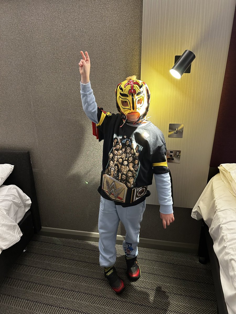 drdwaugh's tweet photo. This is Awesome!!! 👏 👏 👏 #WWEBelfast https://t.co/Dv0jAnD6hH