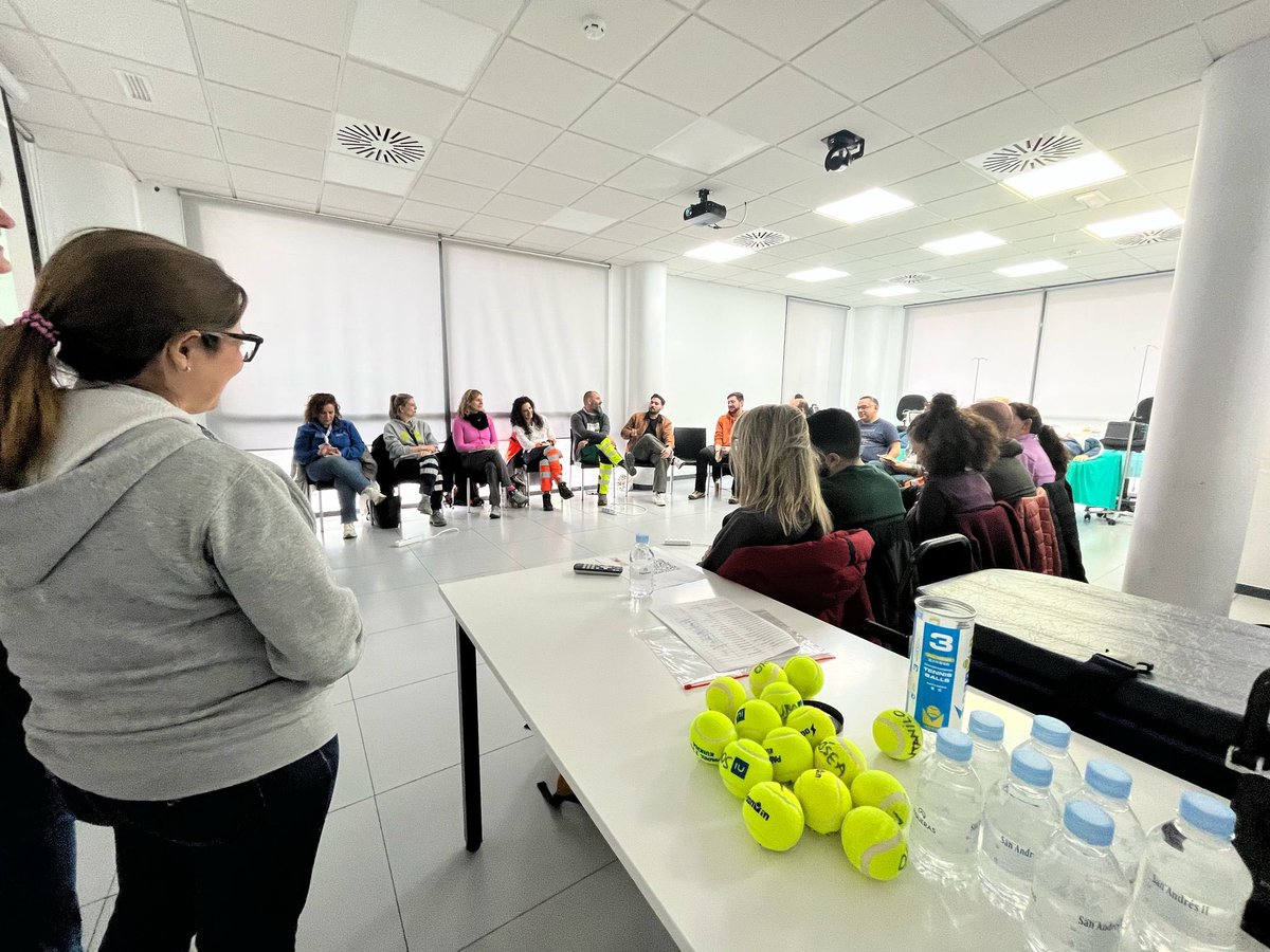 Primera edición de 7 horas de curso ECRM- SEMES. Quedan 2 ediciones más. Total 21 horas formando a compañeros y amigos. Esto es pasión por las emergencias 🥰 <a href="/SEMES_/">SEMES</a>  #ECAE2025