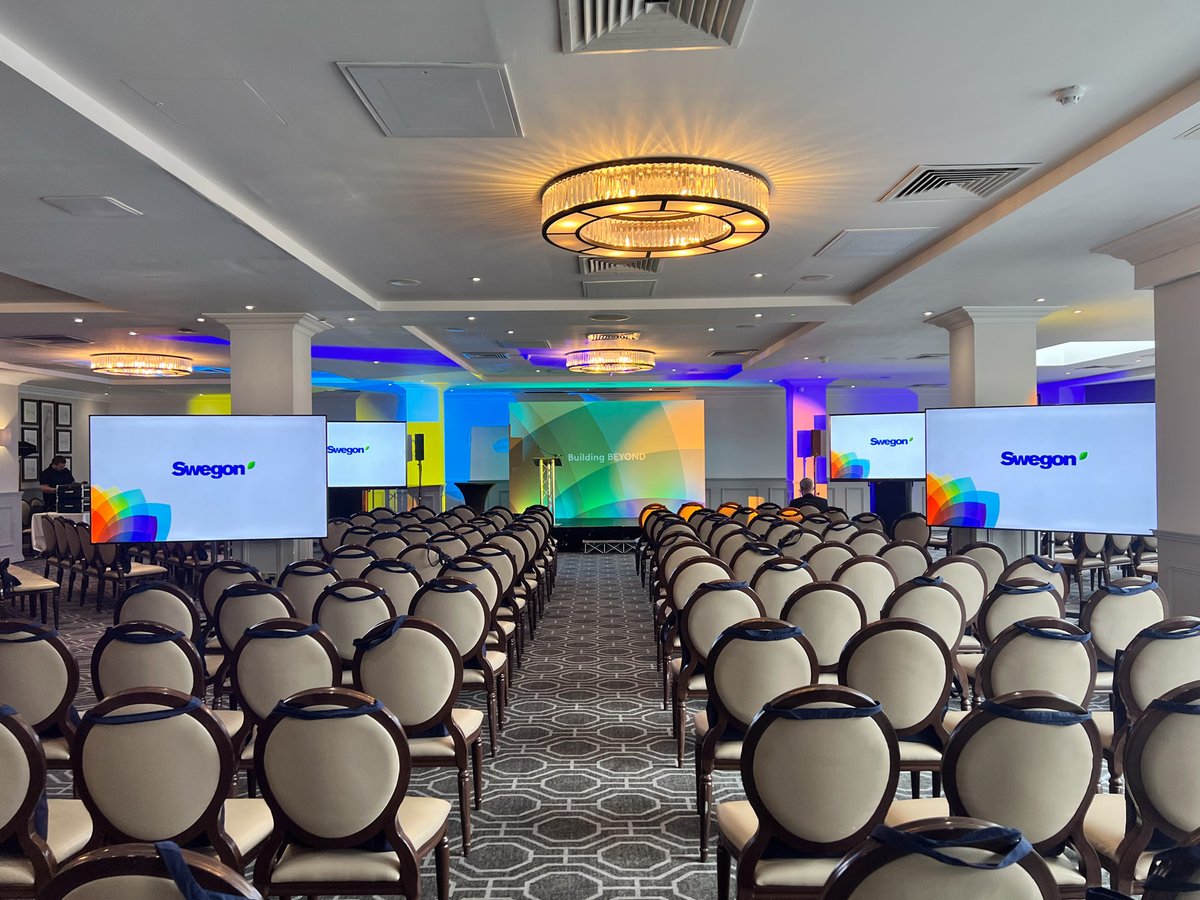 AVE_Services's tweet image. A full AV setup ready to go! Featuring 86&quot; screens, a crisp audio system, dynamic lighting, and a branded backdrop, this conference space is set for a seamless event. Clear visuals, great sound, and a professional finish make all the difference!

#ConferenceSetup #LargeScreens
