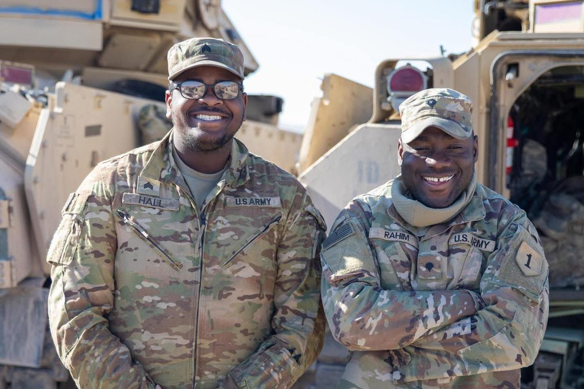 anubis_rayw0yf's tweet image. Training at the National Training Center isn’t easy, but good battle buddies make all the difference. Pushing limits and building bonds that last a lifetime. Tell us about your battle buddies from NTC in the comments below. #DutyFirst #BigRedOne