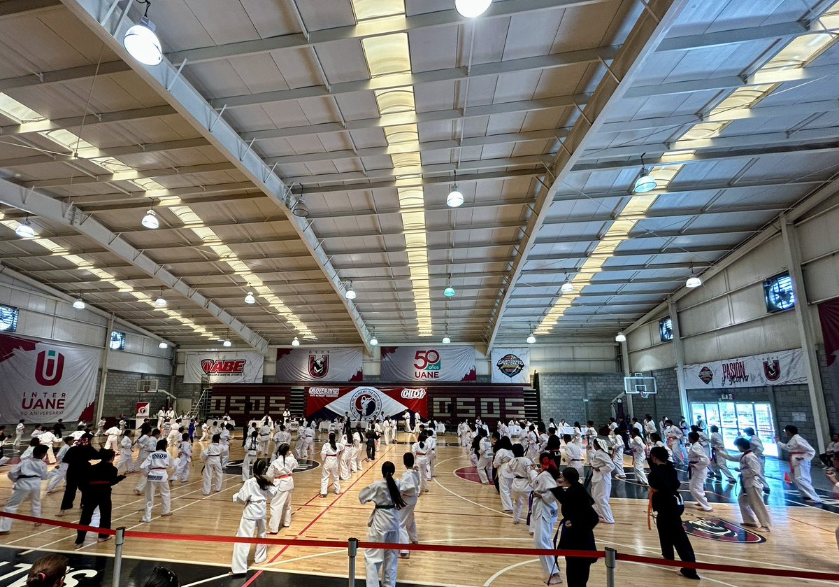 Filibrown's tweet image. Sábado de cambio de cinta, ya nada más 7 cambios más 😶