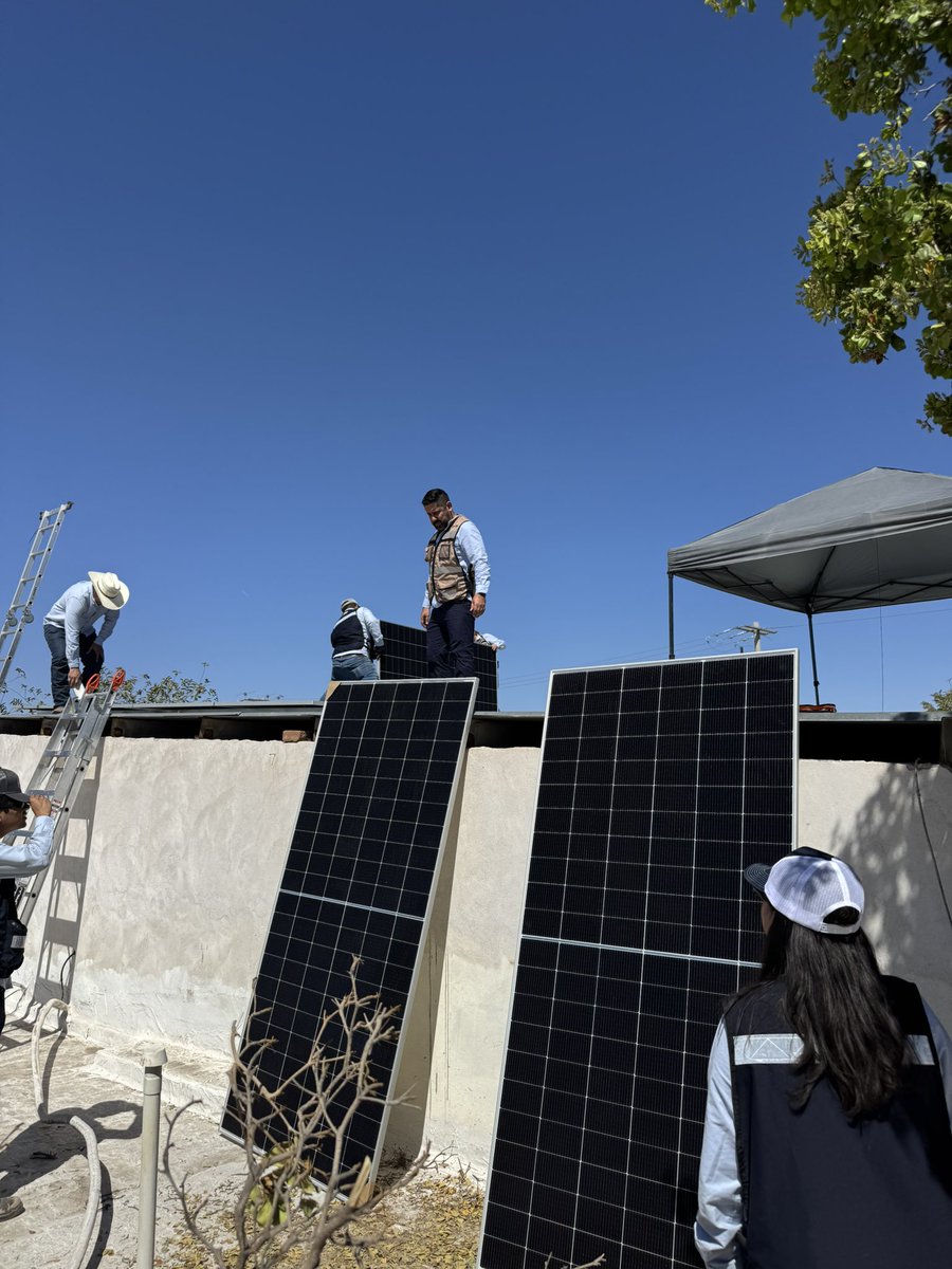 Donación de un sistema solar de 10 kWp a un asilo. 100% gratis.

Este sistema ahorrará 70 mil pesos anuales a la administración, permitiendo usar ese dinero en mejorar la calidad de vida de los residentes.

Muchas gracias a todos nuestros clientes que indirectamente apoyaron.