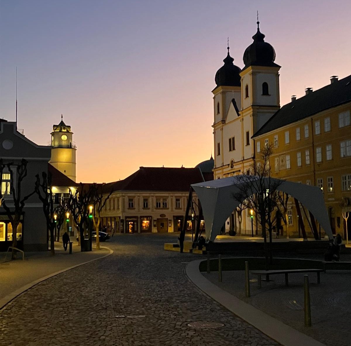 Trenčin in der Slowakei - eine sehenswerte kleine Stadt, die kaum einer kennt und in fast keinem Reiseführer drinsteht.

Ein echter Geheimtipp.