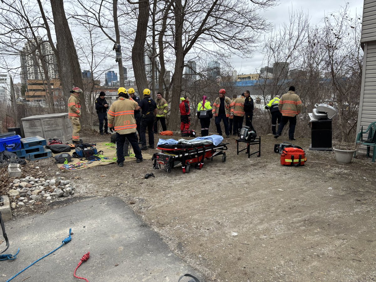 London Fire Department (@ldnontfire) on Twitter photo Fire crew effectively package the patient for a high angle extrication. Excellent and coordinated teamwork between <a href="/MLPS911/">ML Paramedic Service</a> <a href="/lpsmediaoffice/">London Police Service ON</a> to get the individual to hospital, condition unknown. Ridout St was closed south of Horton St for a short period. #ldnont ^cs Fire crew effectively package the patient for a high angle extrication. Excellent and coordinated teamwork between <a href="/MLPS911/">ML Paramedic Service</a> <a href="/lpsmediaoffice/">London Police Service ON</a> to get the individual to hospital, condition unknown. Ridout St was closed south of Horton St for a short period. #ldnont ^cs