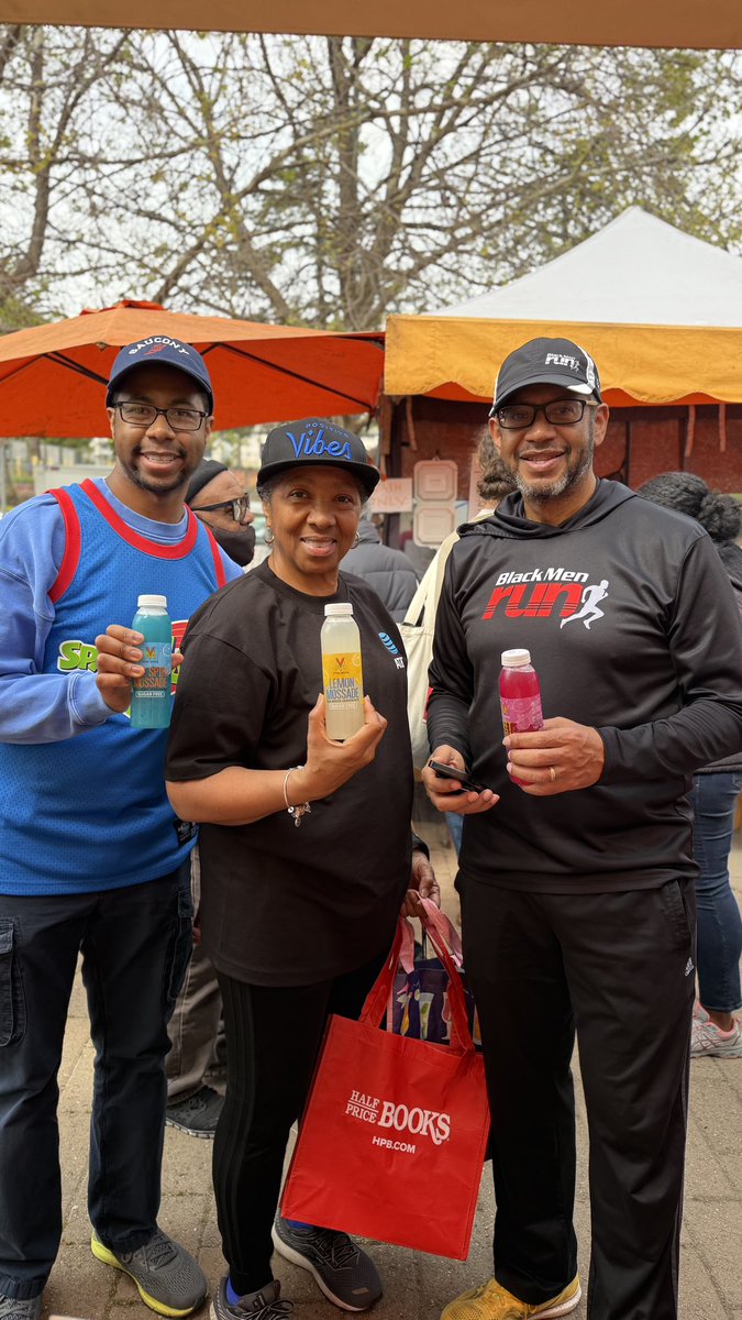 Beautiful family of 1st timers. 🧡💚