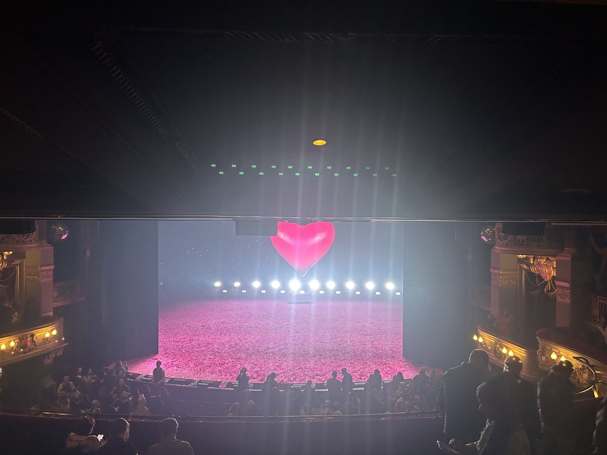 Spent the afternoon at the most fun, camp, all singing and dancing show with such an elite cast. So full of joy and love and more confetti than I thought possible, my queer heart is very happy🥰