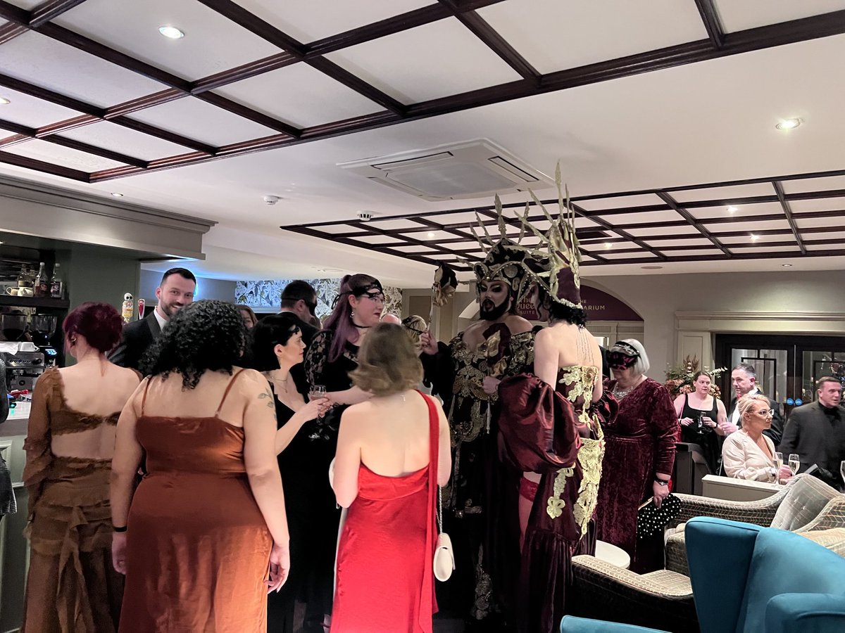 #PinkJacket night again as I’m back at my old stomping ground to help raise funds for Oatlands School #Harrogate … #charity #givingback