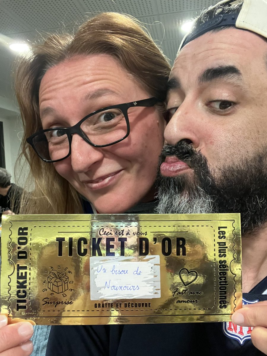 nounoursgrospet's tweet image. Une soirée qu’elle commence bien… #ToulouseCardsShow25 #CardsAddicts