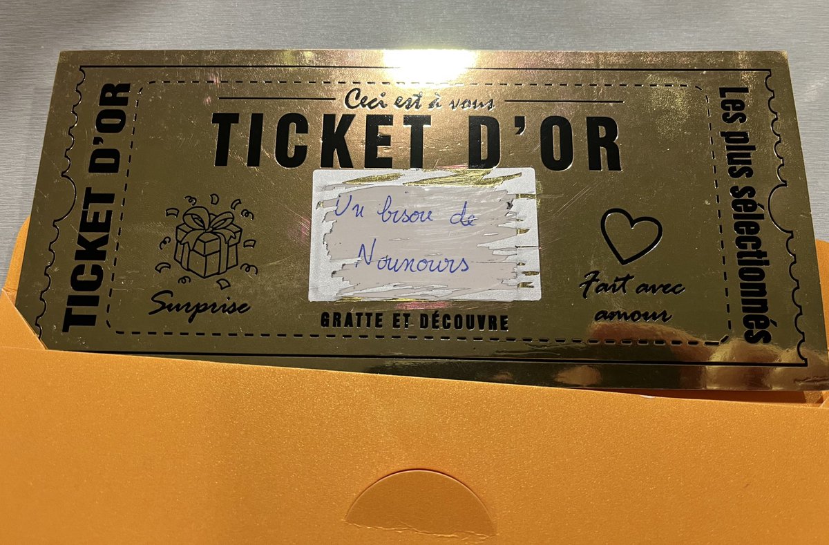 nounoursgrospet's tweet image. Une soirée qu’elle commence bien… #ToulouseCardsShow25 #CardsAddicts