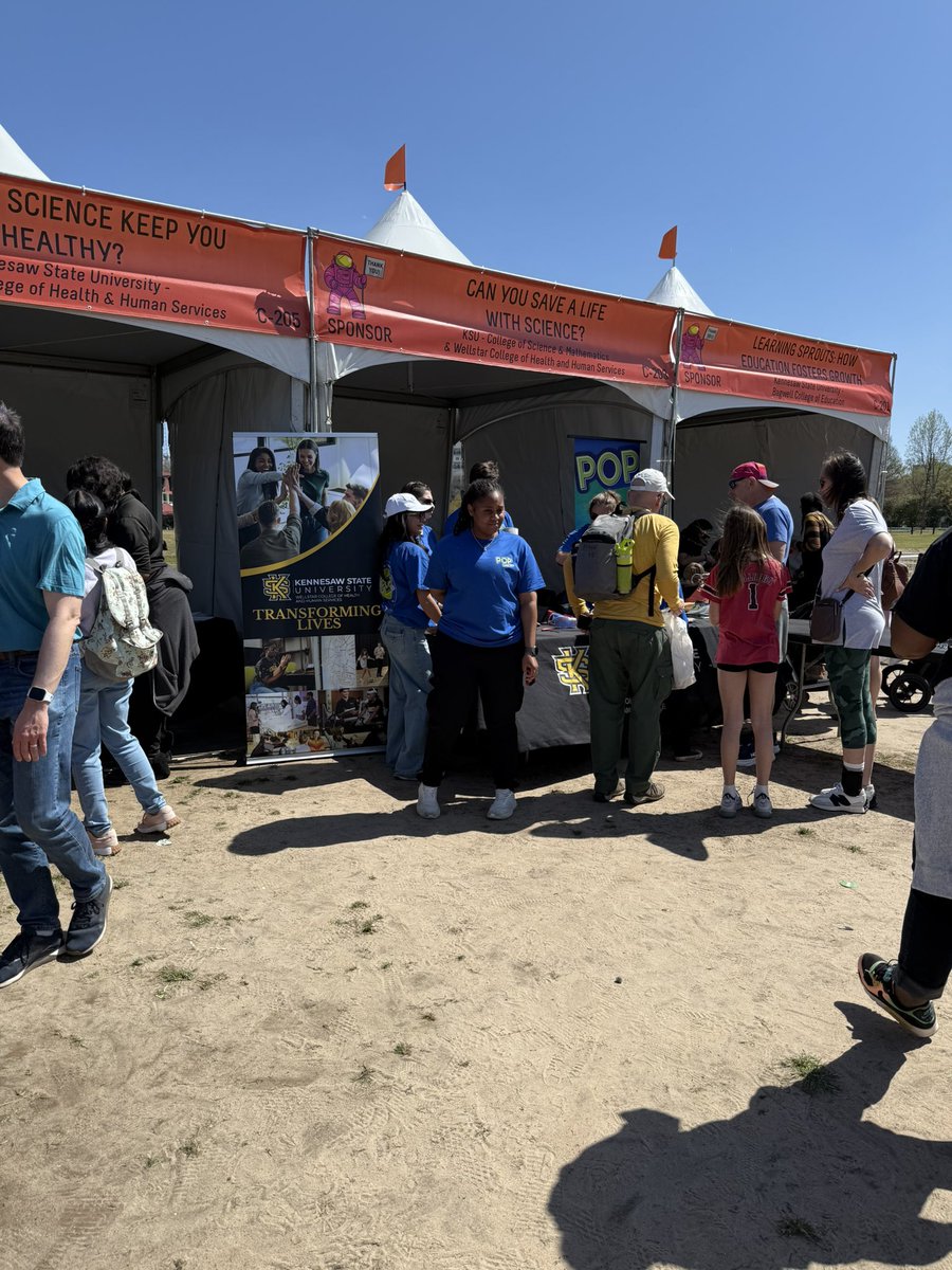 JamesSweetGA's tweet photo. A lot of curious folks eager to see what scientific innovations we’ve got going on at KSU #AtlantaScienceFestival https://t.co/jWX6Gbh1Ej