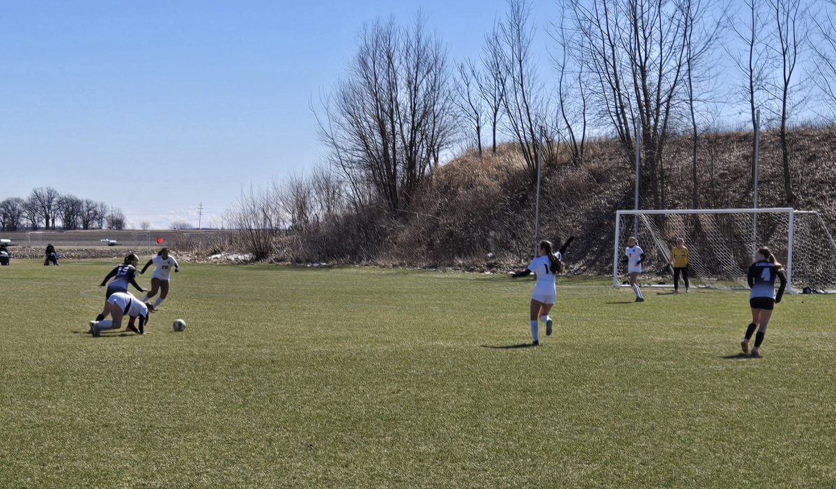 Soccer Girls Varsity defeats Hinsdale South with a final score of 3 - 2.
 schools.snap.app/KanelandHS/eve…