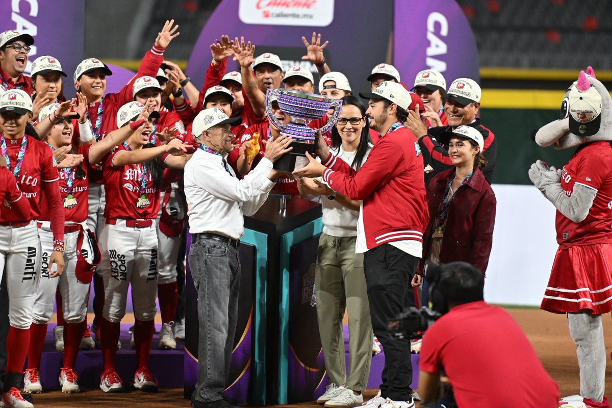 Diablos Rojos Femenil (@diablosfem) on Twitter photo Gracias familia Harp Grañén, cumplieron nuestro sueño de jugar profesionalmente, ser Diablas y ser campeonas ❤️🏆👑 Gracias familia Harp Grañén, cumplieron nuestro sueño de jugar profesionalmente, ser Diablas y ser campeonas ❤️🏆👑