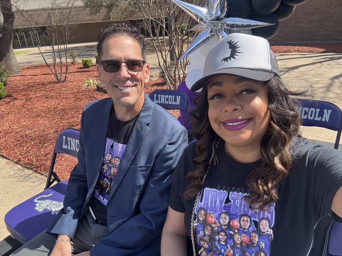 What a wonderful event! It was literally perfect. Glad to see my Sunny South Dallas peeps!