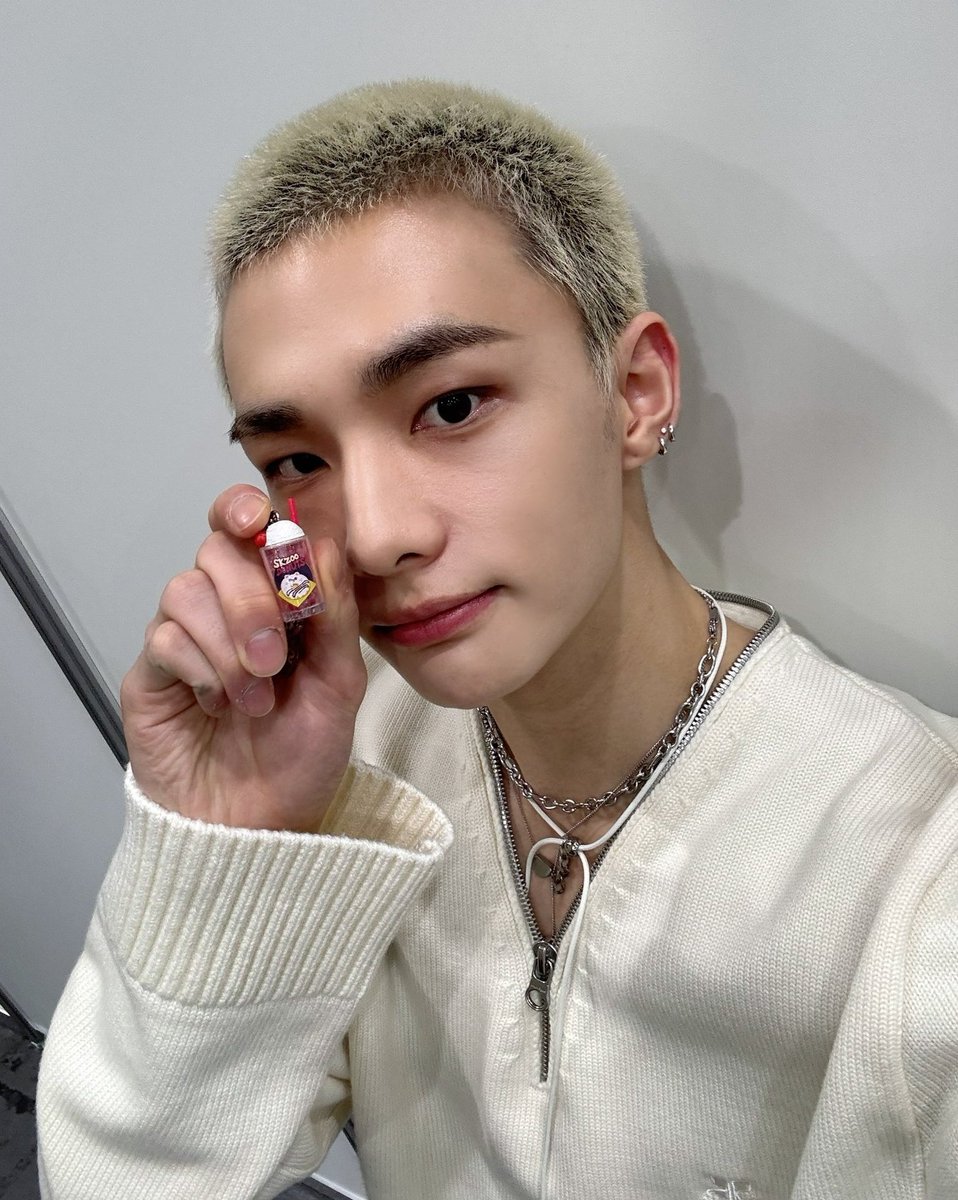 hyunjin pics (@hyunjinpost) on Twitter photo 