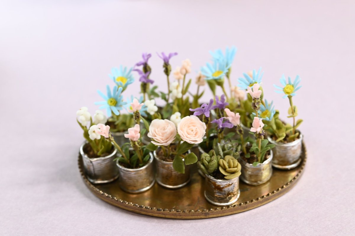 指先に収まるほどの小さな世界に、
たくさんのこだわりを詰め込んでいます❤️
ぜひご覧ください！
<a href="/miniature_art01/">ミニチュア極小技巧展~osaka~</a> 

#ミニチュア極小技巧展2025 
#今週末 
#ミニチュア 
#お花