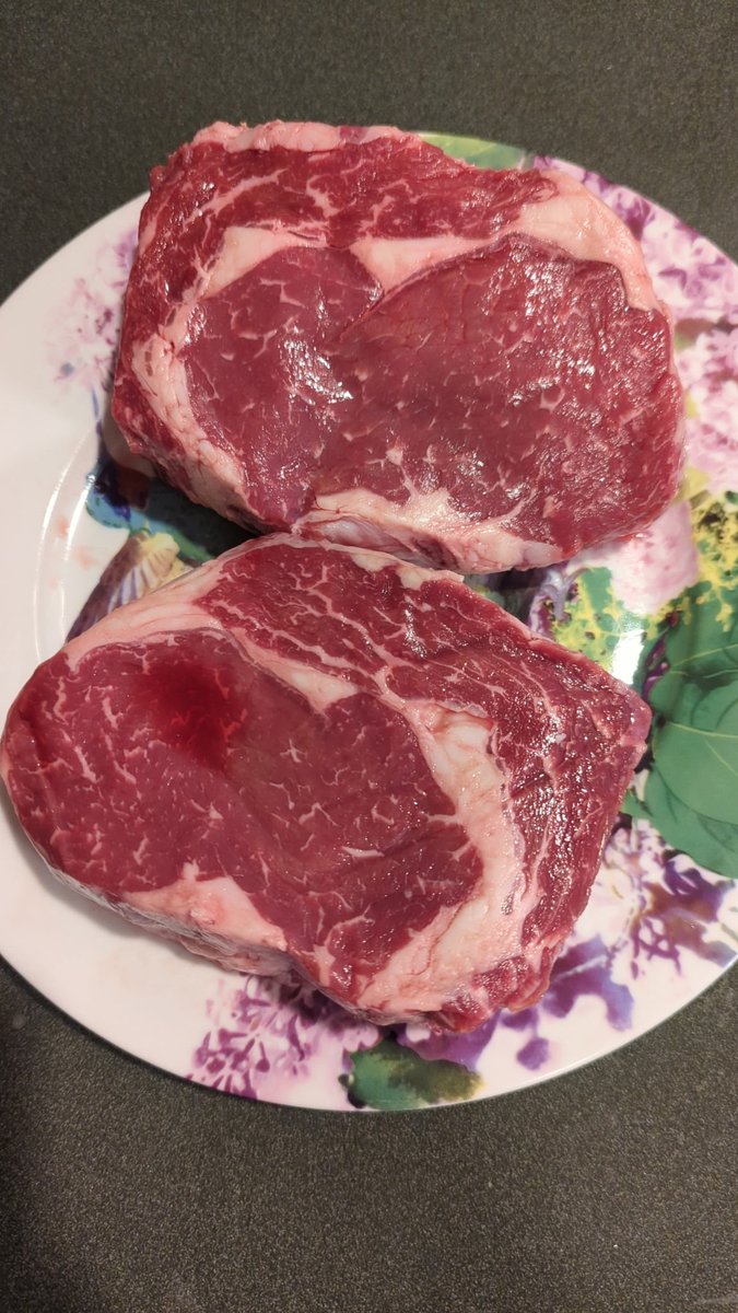 MagaAmerican77's tweet photo. When you spend 5 weeks working in Iowa with someone whose family raise their own beef. #Iowabeef https://t.co/nnB8wJQqwD