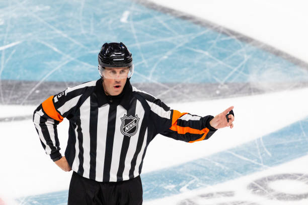 ScoutingTheRefs's tweet photo. Refs for @NHLBruins vs. @SanJoseSharks are Chris Schlenker (#3) and Francis Charron (#6). Tonight's officials: https://t.co/akOQPhN3Zw
#BOSvsSJS #NHLBruins #TheFutureIsTeal https://t.co/gg3tEnVoYW