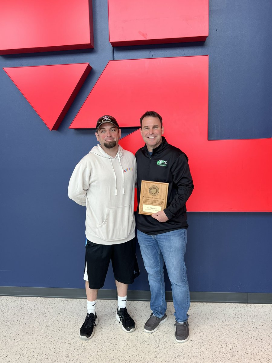 Congratulations to a GREAT coach BUT even better friend <a href="/CoachTMonahan/">Coach Tim Monahan</a> on being awarded the Bob Arnzen Award today by <a href="/ohioBKcoaches/">OHSBCA</a> — So happy I was able to be there with you — Well deserved!