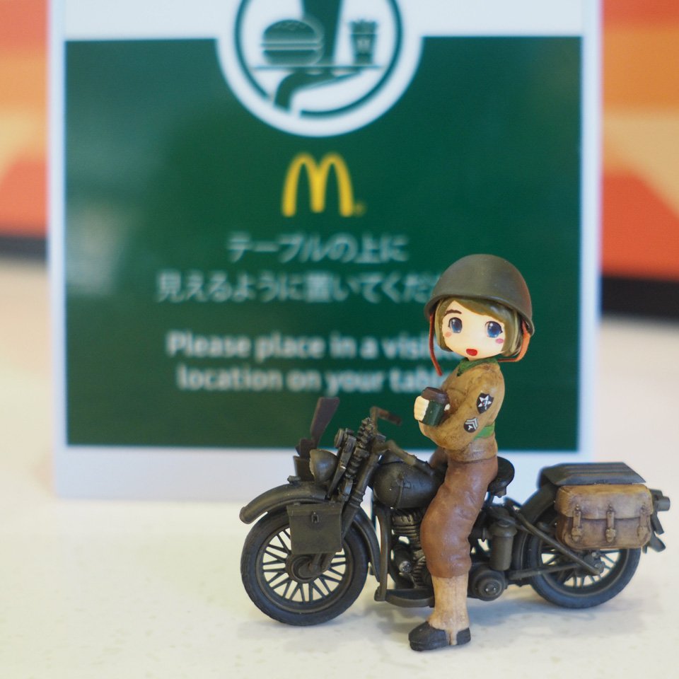 rizaadou's tweet photo. 【ハンバーガー屋に横づけ米軍ハーレー】
撮影したものの、載せられませんでした
24sにも25wにも無いモデル
オレフェス限定か #WF2025s 以降出すかもなモデル達
https://t.co/mQJt6Zleqp
#米軍モデル
#アメリカ陸軍
#HarleyDavidson
#WLA
#ミリタリーフィギュア
#militaryfigure
#ResinKitFigure
#WW2 https://t.co/pkWhPcFpbC