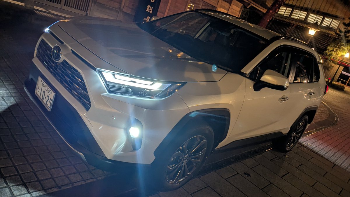 vuvucars's tweet photo. 1週間前の3月15日、RAV4お迎え完了してました！！！
納車後、ドラレコやらその他用品、コーティングなどなどしてたら写真撮る暇も無く、昨日の夜にようやく撮影できました😂😂😂  #RAV4 https://t.co/ORxEF2KBh3