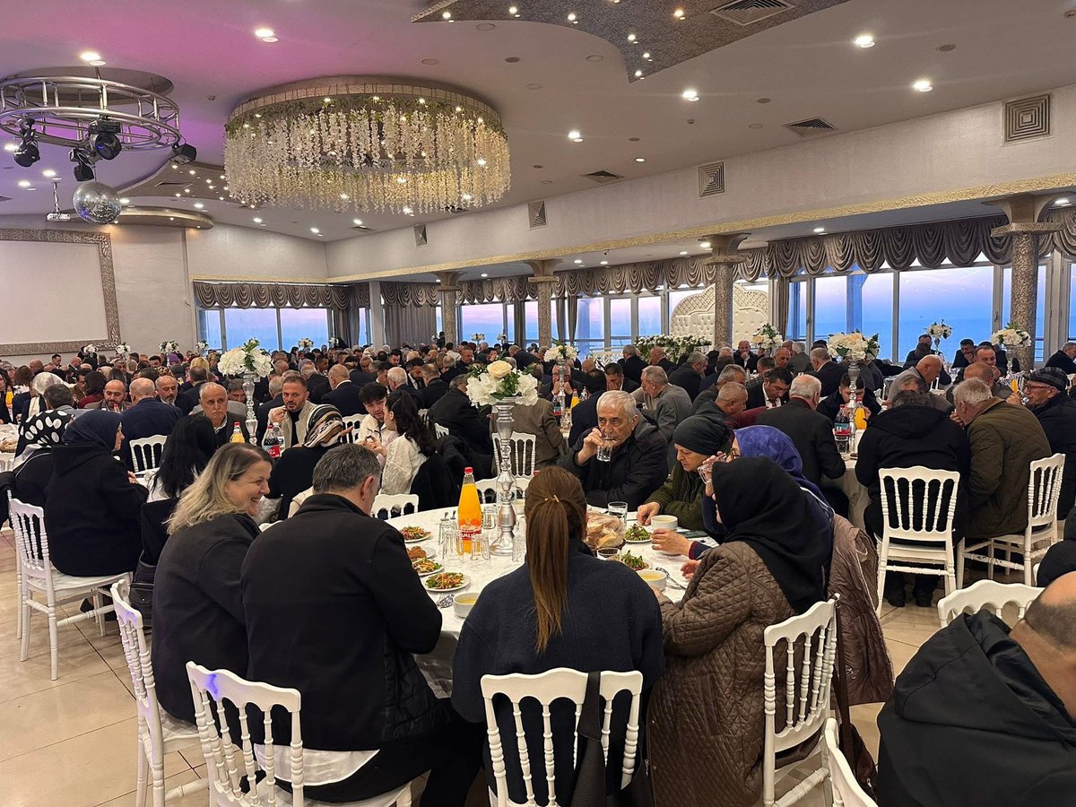 MuhammedBahar8's tweet photo. Gönlümüz Bir Soframız Bir 
Ak Parti İl Başkanlığımız tarafından düzenlenen Teşkilat ve Vefa iftarında birlik ve beraberliğimizi pekiştirdiğimiz güçlendirdiğimiz akşamda aynı sofrada olmanın mutluluğunu yaşıyoruz. https://t.co/O2BXUcUeGG