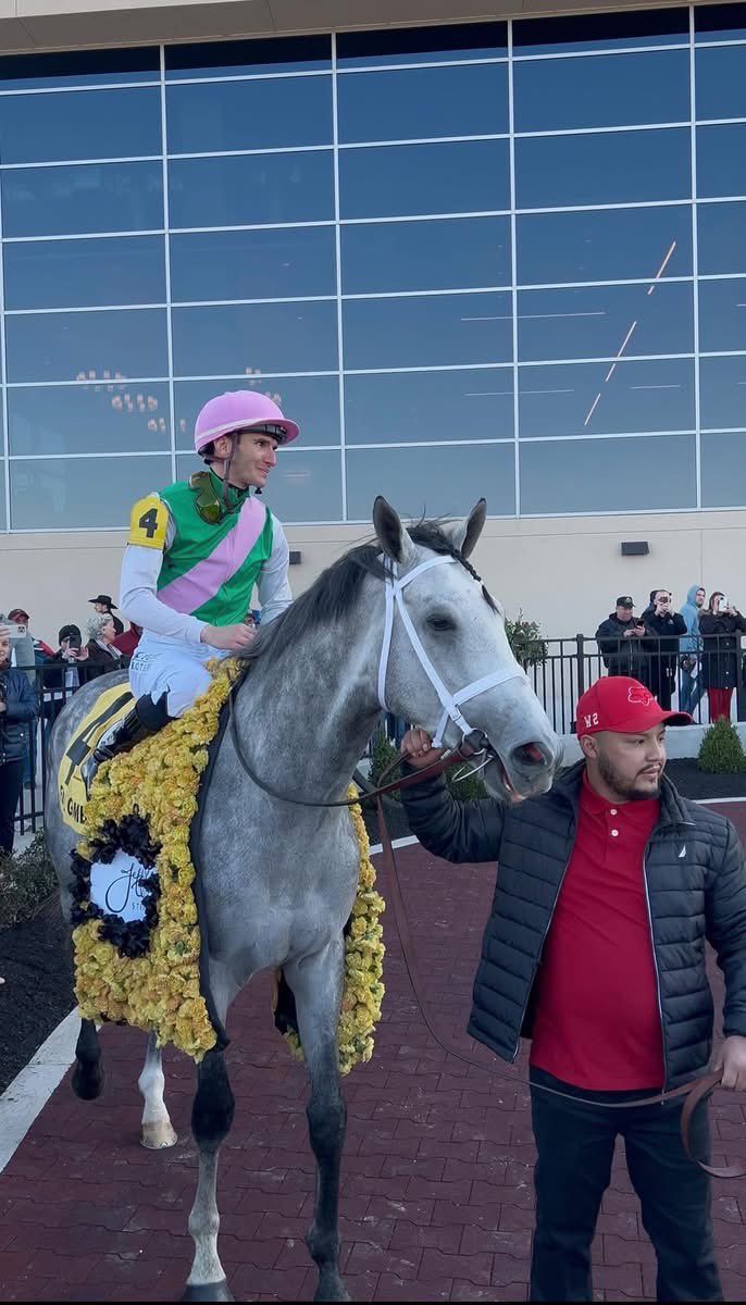 HPEmilyG's tweet photo. Had so much fun @TurfwayPark for the @TheRealJeffRuby Steaks—great food, great drinks and GREAT racing—a perfect day!

Also shoutout to @kaitlinefree for her picks—used her selections with some of my own thoughts all day and came out on top to buy dinner tonight 😜 #ParentsDayOut https://t.co/xJrzx76nWH