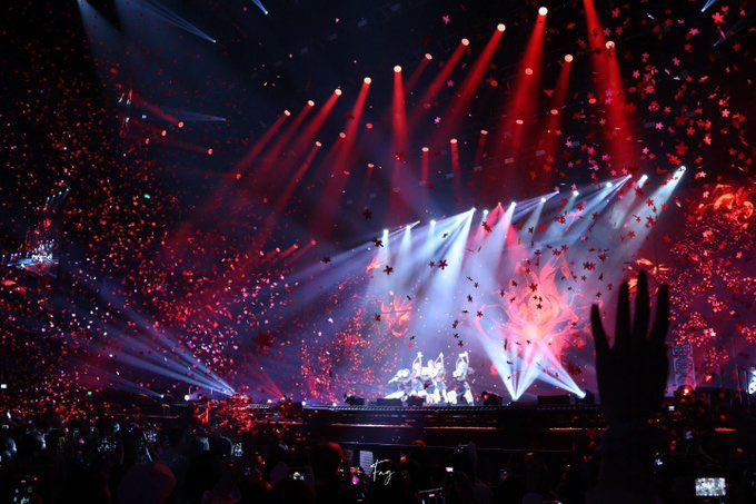 impuppe1's tweet photo. I think we as a fandom don’t hype enough Jisoo’s SOLD OUT MORE THAN 100k ATTENDEES TOUR. Like show me a kpop soloist with 6 songs who can SELL MORE THAN 100k TOUR https://t.co/Xo6QVDuv1A