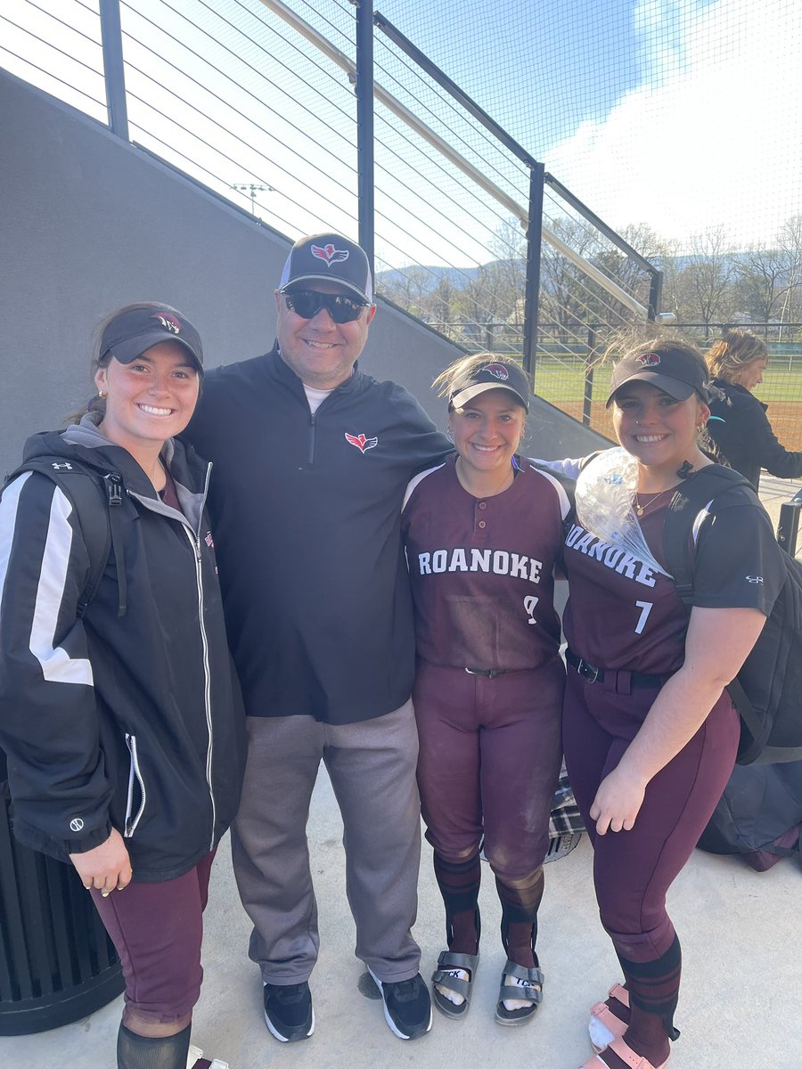 <a href="/AllenWoodTow/">Allen Wood</a> getting to support Va.  Phoenix Alumni <a href="/haleighv8/">Haleigh</a> <a href="/CarsynMichaels/">carsyn michaels</a> and <a href="/Bayleecomptonn/">Baylee compton</a> at the <a href="/RoanokeSoftball/">RoanokeSoftball</a> game today! ❤️🖤