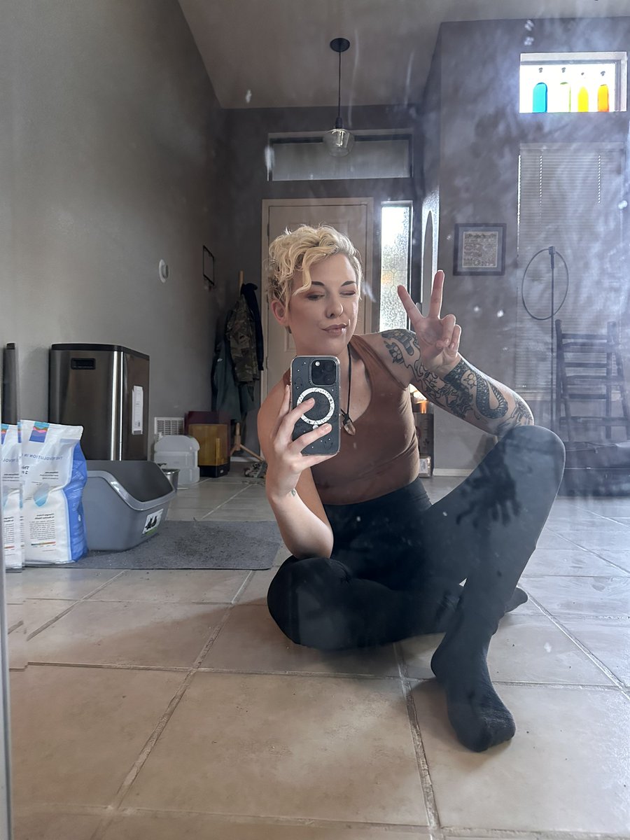 mannequinmadi (@mannequinmadi) on Twitter photo Hi, haven’t selfied in a minute so here’s my face or some shit 🙃
#selfies #whateverforever Hi, haven’t selfied in a minute so here’s my face or some shit 🙃
#selfies #whateverforever