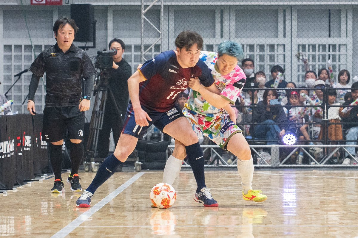 h_tmr's tweet photo. 今日はFGAME.3 DAY2
ダンガンくんと藤井一真選手の弾丸シュート対決も見ものです
2枚目は私と同じ田村さん
#あしざるFC
#FGAME3
#zott
#ダンガンくん
#藤井一真
#田村佳翔 https://t.co/WRqUfFvjMt