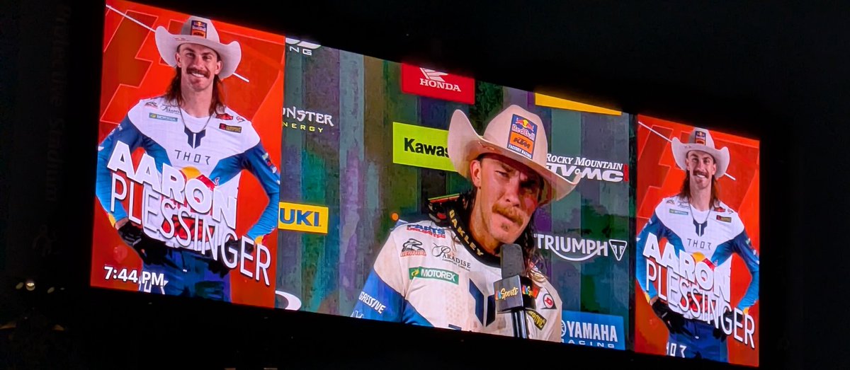 DrAndreaGillis1's tweet image. Getting wild at supercross #bham. Good times with good friends