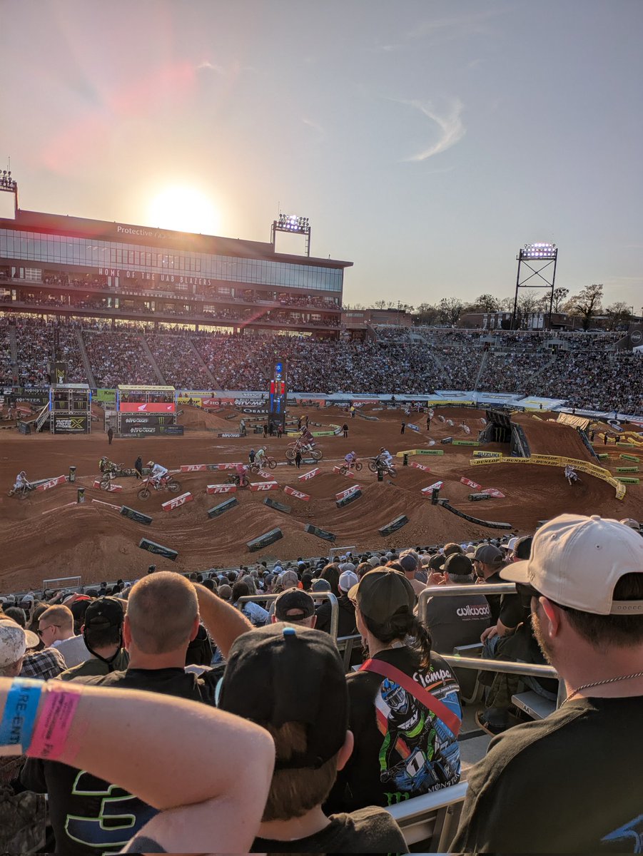 DrAndreaGillis1's tweet image. Getting wild at supercross #bham. Good times with good friends