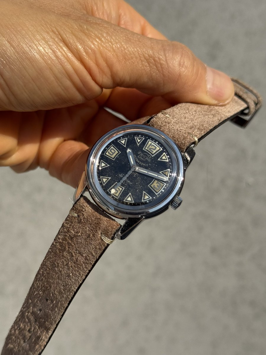 xsO3OrwmhjDFlXJ's tweet image. おはようございます☀

暖かい日差しですね。

壁画ぽい文字盤がお洒落な気がするヴィンテージ時計着けてみました🗿
#enicar #ultrasonicseapearl #ultrasonic #seapearl