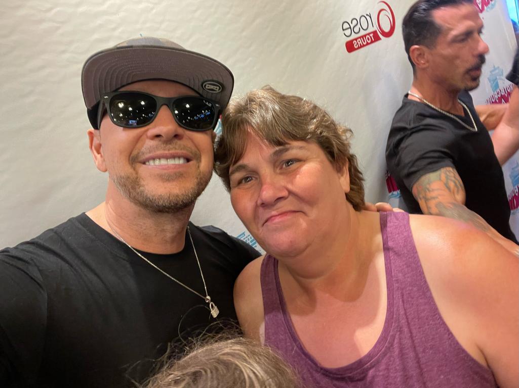 el_perry's tweet photo. @DonnieWahlberg Donnie, you are truly an amazing person. Much love and respect for you.   #HappyNationalDonnieDay 🧡🧡🧡 https://t.co/1L5tW4k5EE
