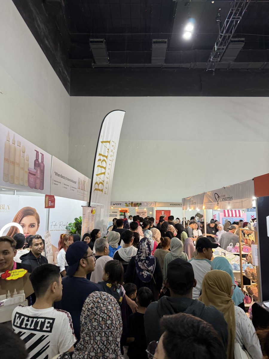 fshaffik's tweet image. barai

meriah
penat
sampai xlarat nk beli apa

next year buka booth jual air mineral n kipas je

#mitec