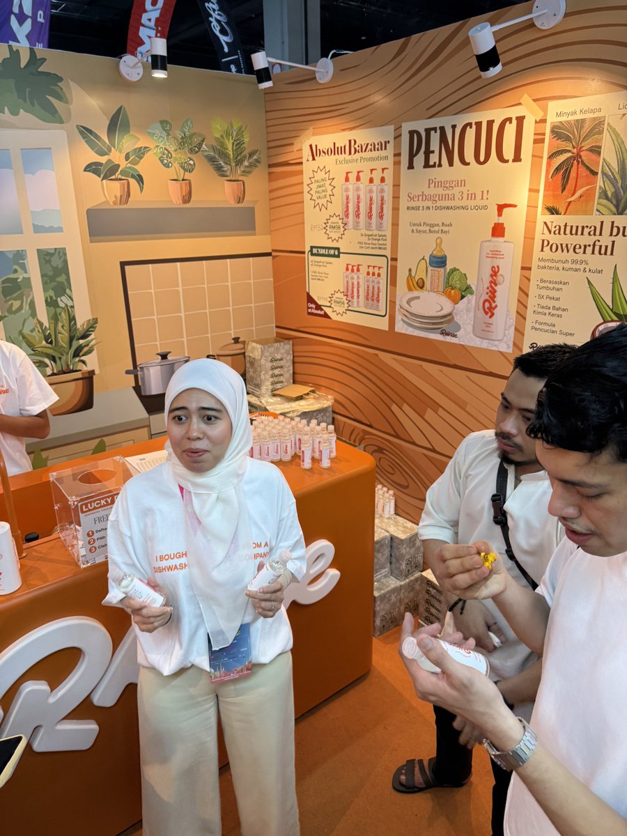 fshaffik's tweet image. barai

meriah
penat
sampai xlarat nk beli apa

next year buka booth jual air mineral n kipas je

#mitec