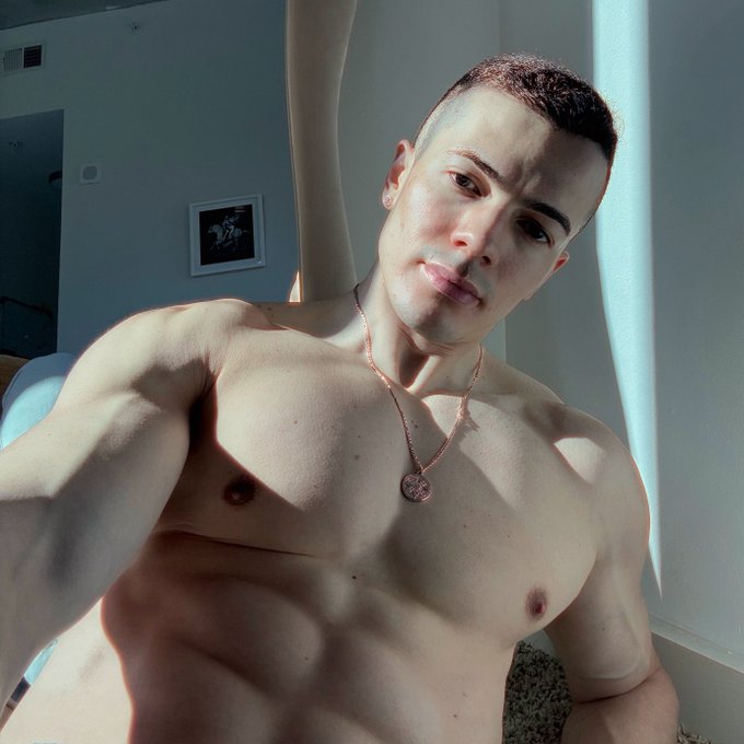 Watch Eric Rey's leaked NSFW photo on TwXstars