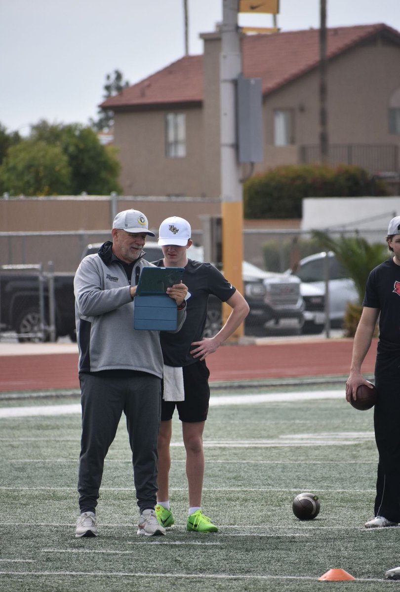 DavidAmos_QB's tweet image. Great work with @ArmedDangerQBS this past weekend in Scottsdale! Check out my teammate & buddy Kaleb Law!