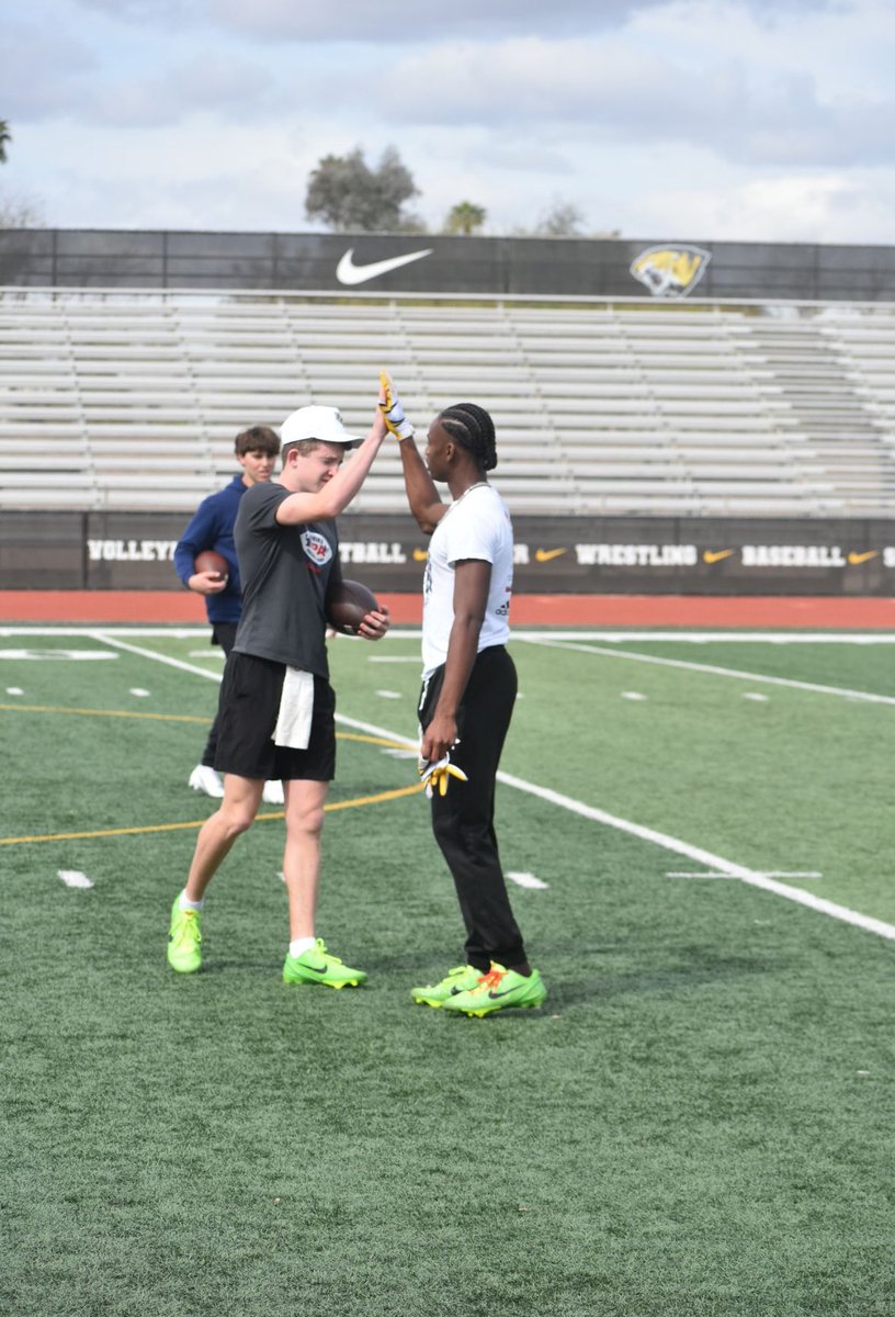 DavidAmos_QB's tweet image. Great work with @ArmedDangerQBS this past weekend in Scottsdale! Check out my teammate & buddy Kaleb Law!