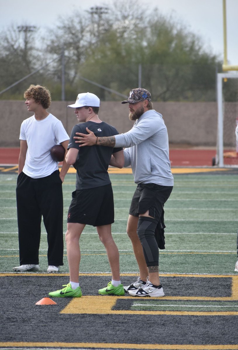 DavidAmos_QB's tweet image. Great work with @ArmedDangerQBS this past weekend in Scottsdale! Check out my teammate & buddy Kaleb Law!